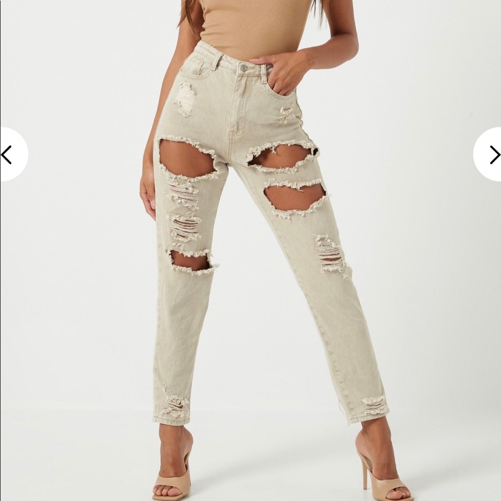 Sand Ripped Mom Rigid Jeans